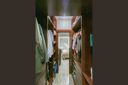 Apartamento à venda com 210m², 4 quartos e 3 vagasQuarto Suíte 2