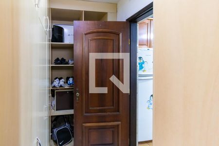 Casa à venda com 300m², 4 quartos e 3 vagas Casa à venda com 300m², 4 quartos e 3 vagasCloset da suíte 1