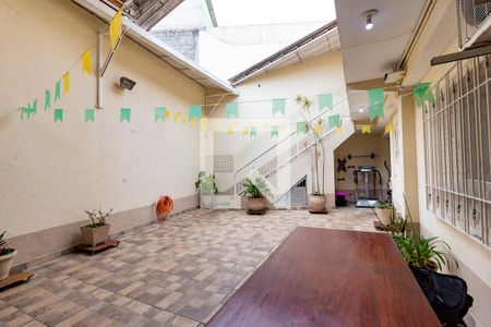 Casa à venda com 300m², 4 quartos e 3 vagas Casa à venda com 300m², 4 quartos e 3 vagasQuintal