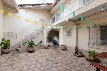 Casa à venda com 300m², 4 quartos e 3 vagas Casa à venda com 300m², 4 quartos e 3 vagasQuintal