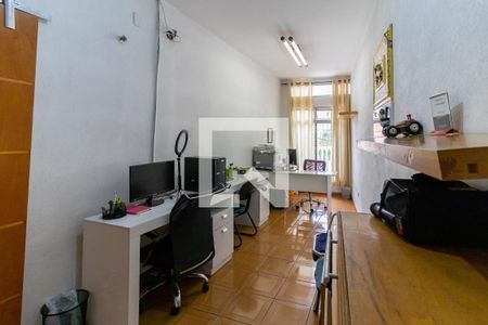 Casa à venda com 300m², 4 quartos e 3 vagas Casa à venda com 300m², 4 quartos e 3 vagasEscritório