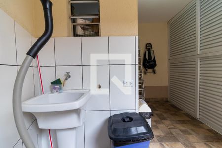 Casa à venda com 300m², 4 quartos e 3 vagas Casa à venda com 300m², 4 quartos e 3 vagasÁrea de Serviço