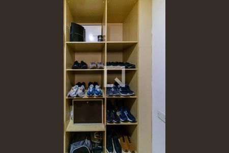 Casa à venda com 300m², 4 quartos e 3 vagas Casa à venda com 300m², 4 quartos e 3 vagasCloset da suíte 1