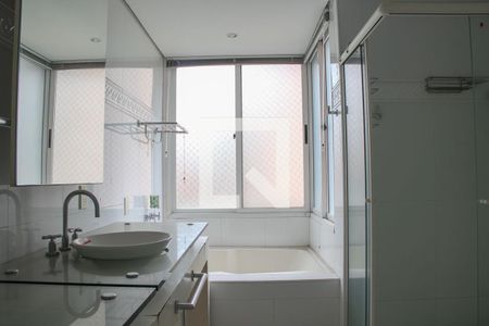 Apartamento à venda com 300m², 4 quartos e 4 vagasBanheiro da Suíte 1