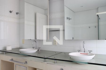 Apartamento à venda com 300m², 4 quartos e 4 vagasDetalhe Banheiro da Suíte 1