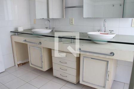 Apartamento à venda com 300m², 4 quartos e 4 vagasDetalhe Banheiro da Suíte 1