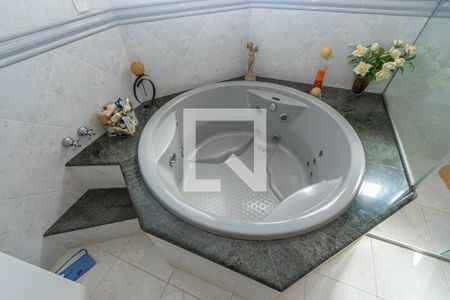 Casa à venda com 300m², 4 quartos e 4 vagasBanheira Banheiro da Suíte 2