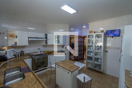 Casa à venda com 300m², 4 quartos e 4 vagasCozinha