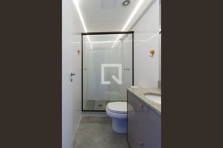Banheiro de kitnet/studio para alugar com 1 quarto, 40m² em Batel, Curitiba