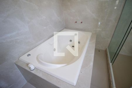Casa de condomínio à venda com 240m², 6 quartos e 3 vagas Casa de condomínio à venda com 240m², 6 quartos e 3 vagasBanheiro da Suíte 3