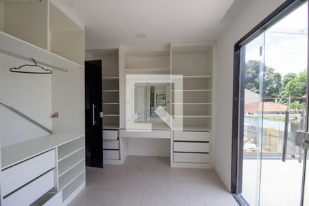 Casa de condomínio à venda com 240m², 6 quartos e 3 vagas Casa de condomínio à venda com 240m², 6 quartos e 3 vagasCloset da Suíte 2