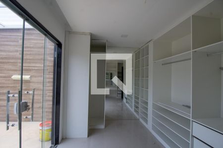 Casa de condomínio à venda com 240m², 6 quartos e 3 vagas Casa de condomínio à venda com 240m², 6 quartos e 3 vagasCloset da Suíte 2