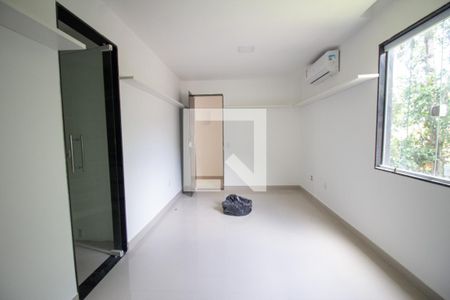 Casa de condomínio à venda com 240m², 6 quartos e 3 vagas Casa de condomínio à venda com 240m², 6 quartos e 3 vagasSuíte 4