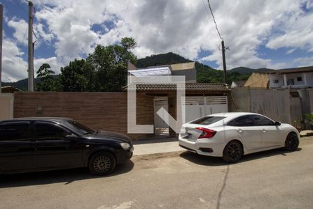 Casa de condomínio à venda com 240m², 6 quartos e 3 vagas Casa de condomínio à venda com 240m², 6 quartos e 3 vagasFachad da Casa