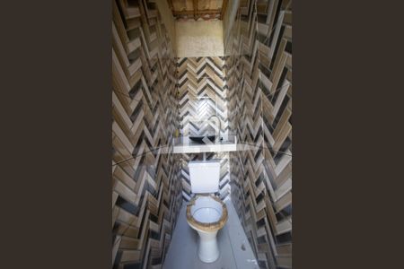 Casa de condomínio à venda com 240m², 6 quartos e 3 vagas Casa de condomínio à venda com 240m², 6 quartos e 3 vagasLavabo da Piscina