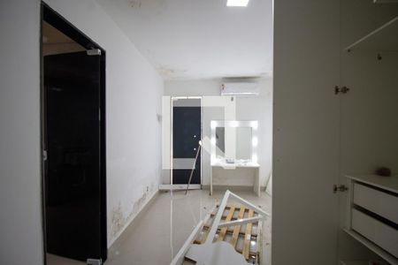 Casa de condomínio à venda com 240m², 6 quartos e 3 vagas Casa de condomínio à venda com 240m², 6 quartos e 3 vagasSuíte 6