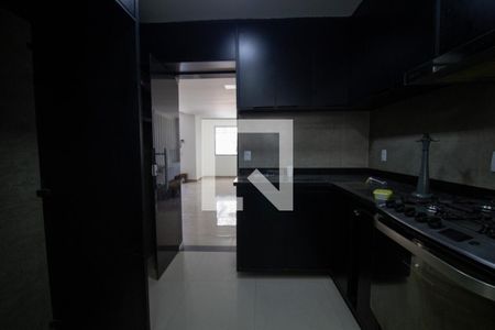 Casa de condomínio à venda com 240m², 6 quartos e 3 vagas Casa de condomínio à venda com 240m², 6 quartos e 3 vagasCozinha e Área de Serviço