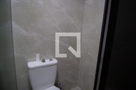 Casa de condomínio à venda com 240m², 6 quartos e 3 vagas Casa de condomínio à venda com 240m², 6 quartos e 3 vagasBanheiro da Suíte 4