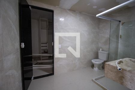Casa de condomínio à venda com 240m², 6 quartos e 3 vagas Casa de condomínio à venda com 240m², 6 quartos e 3 vagasBanheiro da Suíte 5 e 6