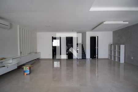 Sala de casa de condomínio à venda com 6 quartos, 240m² em Vargem Grande, Rio de Janeiro
