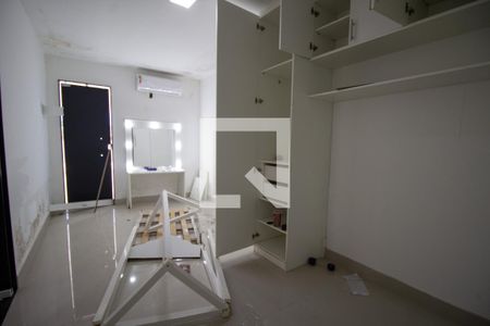 Casa de condomínio à venda com 240m², 6 quartos e 3 vagas Casa de condomínio à venda com 240m², 6 quartos e 3 vagasSuíte 6