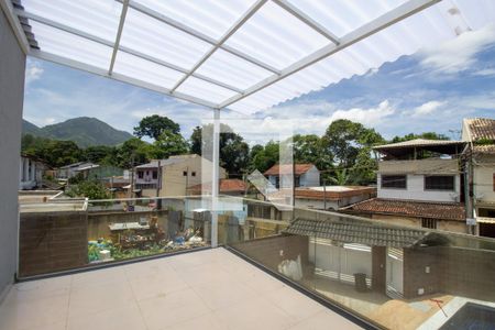 Casa de condomínio à venda com 240m², 6 quartos e 3 vagas Casa de condomínio à venda com 240m², 6 quartos e 3 vagasSacada da Suíte 2