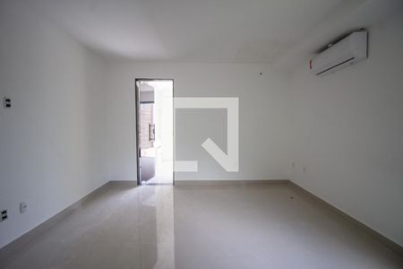 Casa de condomínio à venda com 240m², 6 quartos e 3 vagas Casa de condomínio à venda com 240m², 6 quartos e 3 vagasSuíte 2