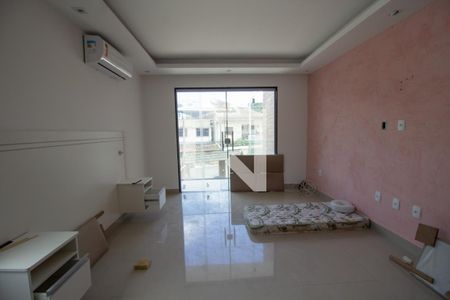 Casa de condomínio à venda com 240m², 6 quartos e 3 vagas Casa de condomínio à venda com 240m², 6 quartos e 3 vagasSuíte 3