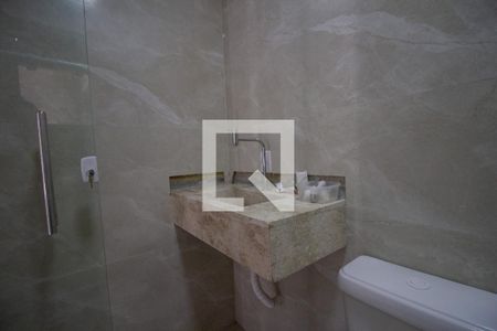 Casa de condomínio à venda com 240m², 6 quartos e 3 vagas Casa de condomínio à venda com 240m², 6 quartos e 3 vagasBanheiro da Suíte 1
