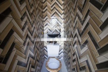 Casa de condomínio à venda com 240m², 6 quartos e 3 vagas Casa de condomínio à venda com 240m², 6 quartos e 3 vagasLavabo da Piscina