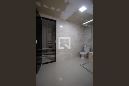 Casa de condomínio à venda com 240m², 6 quartos e 3 vagas Casa de condomínio à venda com 240m², 6 quartos e 3 vagasBanheiro da Suíte 5 e 6