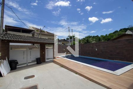 Casa de condomínio à venda com 240m², 6 quartos e 3 vagas Casa de condomínio à venda com 240m², 6 quartos e 3 vagasQuintal
