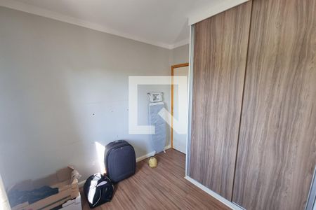 Dormitório 01 de apartamento para alugar com 2 quartos, 45m² em Jardim Javari, Ribeirão Preto