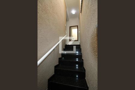 Casa à venda com 94m², 2 quartos e 2 vagasEscada