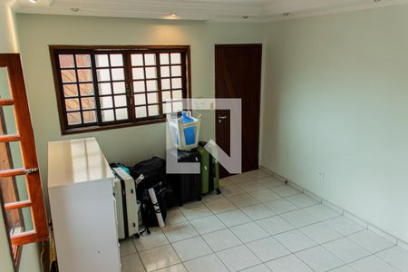 Sala de casa de condomínio para alugar com 2 quartos, 109m² em Piqueri, São Paulo