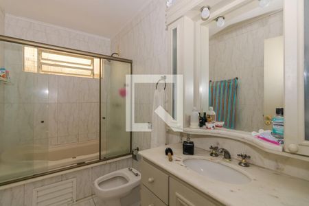 Casa à venda com 215m², 3 quartos e 3 vagasQuarto Suíte - Banheiro