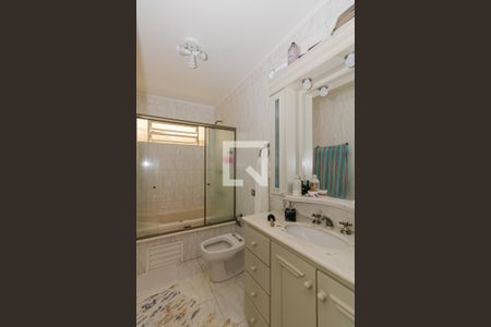 Casa à venda com 215m², 3 quartos e 3 vagasQuarto Suíte - Banheiro