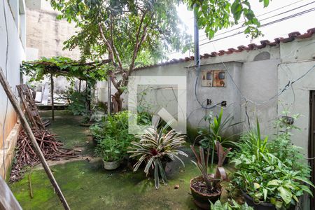 Casa à venda com 360m², 4 quartos e 4 vagas Casa à venda com 360m², 4 quartos e 4 vagasEntrada