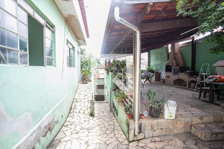 Casa à venda com 360m², 4 quartos e 4 vagas Casa à venda com 360m², 4 quartos e 4 vagasQuintal