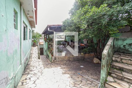 Casa à venda com 360m², 4 quartos e 4 vagas Casa à venda com 360m², 4 quartos e 4 vagasQuintal