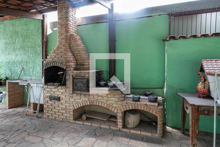 Casa à venda com 360m², 4 quartos e 4 vagas Casa à venda com 360m², 4 quartos e 4 vagasChurrasqueira