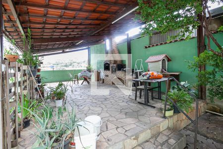 Casa à venda com 360m², 4 quartos e 4 vagas Casa à venda com 360m², 4 quartos e 4 vagasChurrasqueira