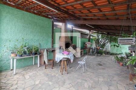 Casa à venda com 360m², 4 quartos e 4 vagas Casa à venda com 360m², 4 quartos e 4 vagasChurrasqueira
