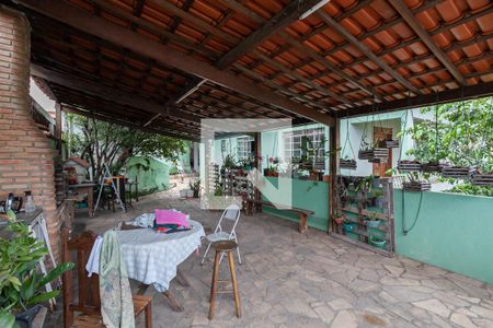 Casa à venda com 360m², 4 quartos e 4 vagas Casa à venda com 360m², 4 quartos e 4 vagasChurrasqueira