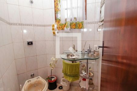 Casa à venda com 238m², 4 quartos e 4 vagasBanheiro 2