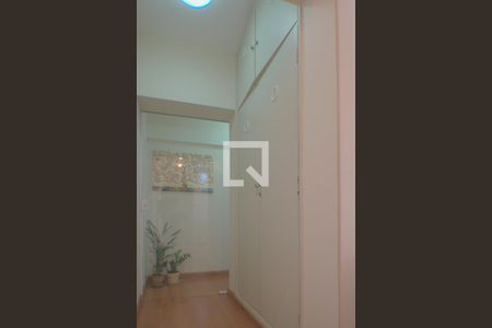 Corredor de apartamento à venda com 2 quartos, 120m² em Centro, Campinas