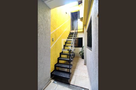 Casa à venda com 234m², 3 quartos e 2 vagasEscada