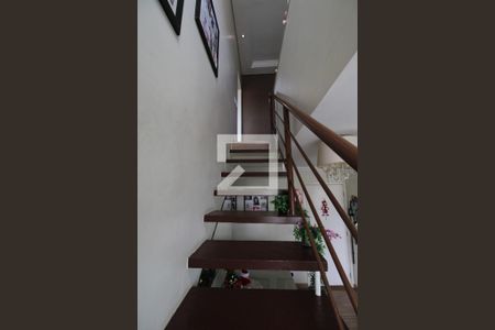Escada  de apartamento para alugar com 2 quartos, 100m² em Jardim Nova Europa, Campinas