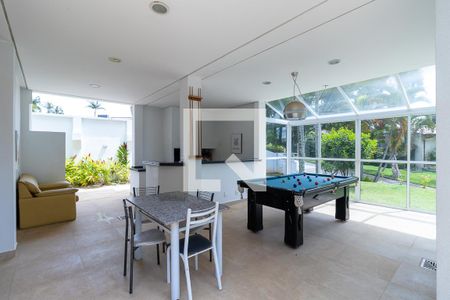 Casa de condomínio à venda com 750m², 4 quartos e 10 vagas Casa de condomínio à venda com 750m², 4 quartos e 10 vagasChurrasqueira e espaço de jogos