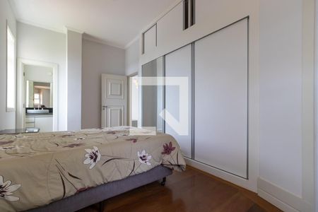 Casa de condomínio à venda com 750m², 4 quartos e 10 vagas Casa de condomínio à venda com 750m², 4 quartos e 10 vagasQuarto da suíte 4